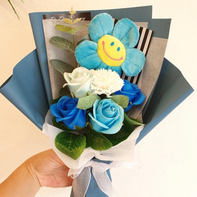 도도베니 조화 스마일 인형 비누 미니 꽃다발 파랑