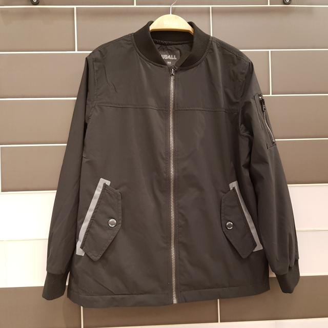 유솔 논현점***30% 할인***지금이 기회!! 20봄신상!! 스트레치 기능성 항공점퍼 편안하고 따뜻한 점퍼 기능성과 멋짐을 동시에!봄가을 간절기에 유용한 아이템, 블랙