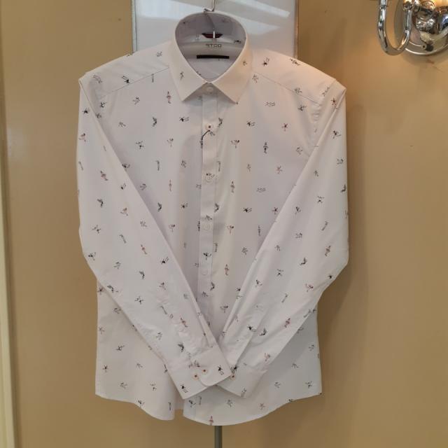 폴리에스터 80% 스판 원단 스케이트 타는 모티브가 다양한 형태로 프린트 되어있는 올오버 모티브 셔츠