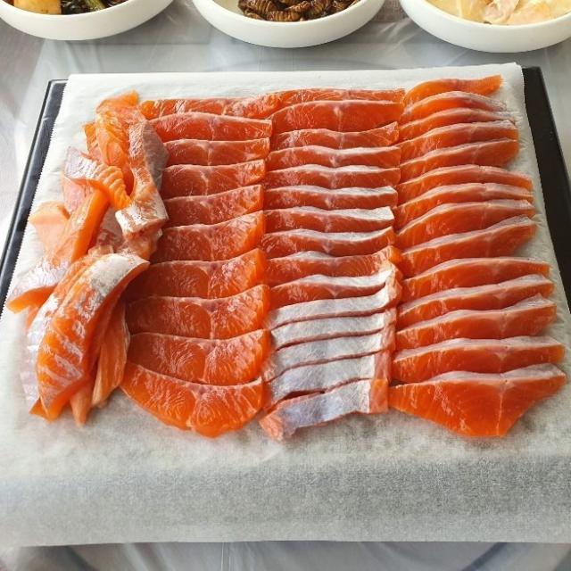 정선송어 1kg(순살250g)+매운탕(양념포함)300g 송어회, 1세트, 송어회1kg(순살250g)+매운탕(양념포함)300g