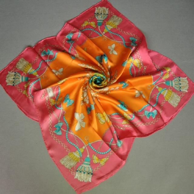 [해외]여성악세사리 하등품 본견의 대 두건스카프 잠사는 봄에 나비를 놀린다