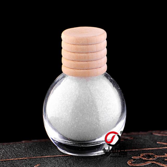 금 강 명사 작은 병 에 금 강 모래 를 담 고 불교 의 공양 품 인 사향로 모래 는 재신 용품 50g 을 바친다.