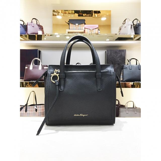 럭셔리갤러리_불광_[FERRAGAMO]페라가모 에이미 스몰 토트백 21F478 0720533_20FW여성토트백 최대할인율 2030여성 명품가방 최고의 아이템