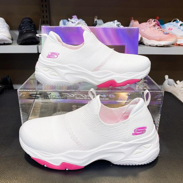스케쳐스 2021 편안함과 키 4CM를 한번에 잡다. 딜라이트 4번째 업데이트. 봄 여름 데일리에 딱 어울리는 화이트 조합. 신어보시면 너무 예뻐요~