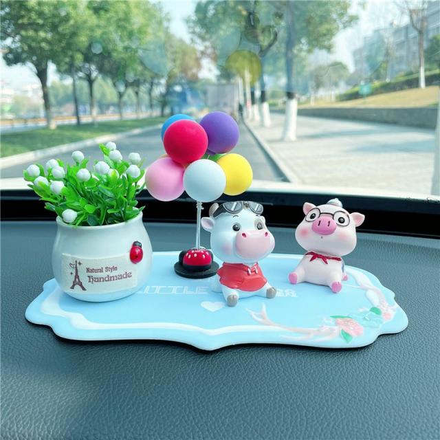 창의력 장식품 귀엽다 쳐다보다 카우보이 차 안 액세서리 차량 적재 제어대 장식 용품 대전, 1 건, 멍멍이판-소돼지 채구 백과 남색 꽃받침