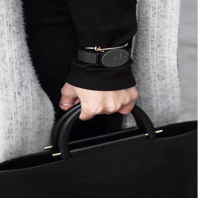 은팔찌 celine동일한타입 팔찌 미니멀 바람이치는 액세서리 셀럽 ins트렌디놈코어스타일 대중적인디자인 선물