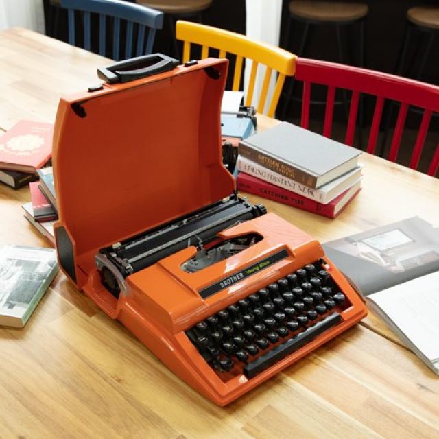 아날로그 타자기 부라더 Brother Young Elite Typewriter(Orange/No.D7173267)+Original Case+New Ribbon(Black/Red)