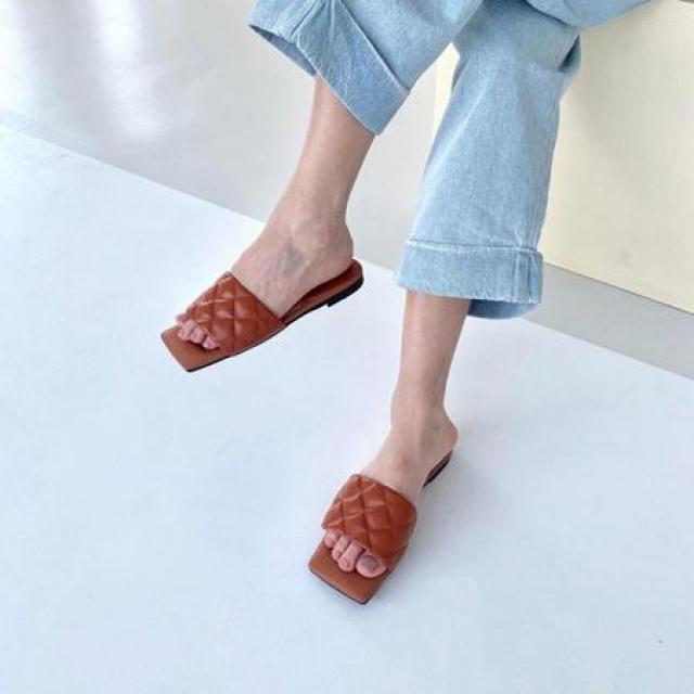 스퀘어토 여성 엠보싱 슬리퍼 낮은굽 (뮬슈즈 정장슬리퍼 데일리슬리퍼 슬리퍼구두 20대샌들 30대샌들 샌들구두 �