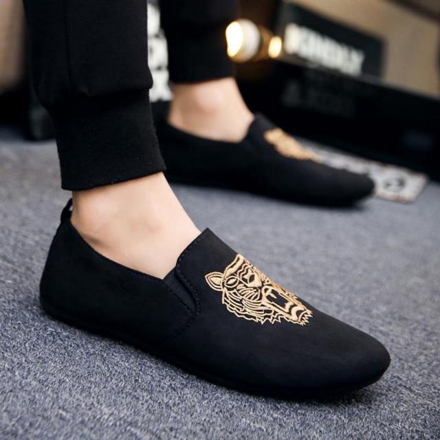 위파인더 봄 사회 스니커즈 로퍼 로퍼 남자 호랑이머리 자수세트 발차기 남자화 빨갱이