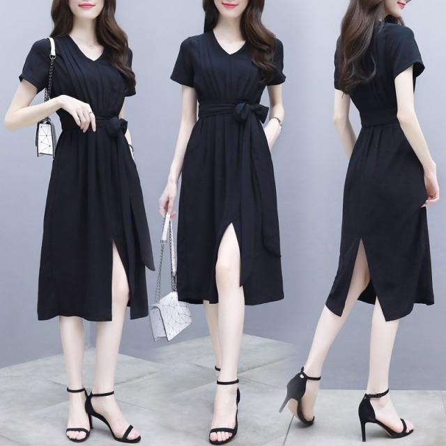 여름 시즌 V넥 컬러풀한 허리라인이 트렌디하고 슬림해 보이는 반팔 티셔츠로 개성미 넘치는 미디움 룩