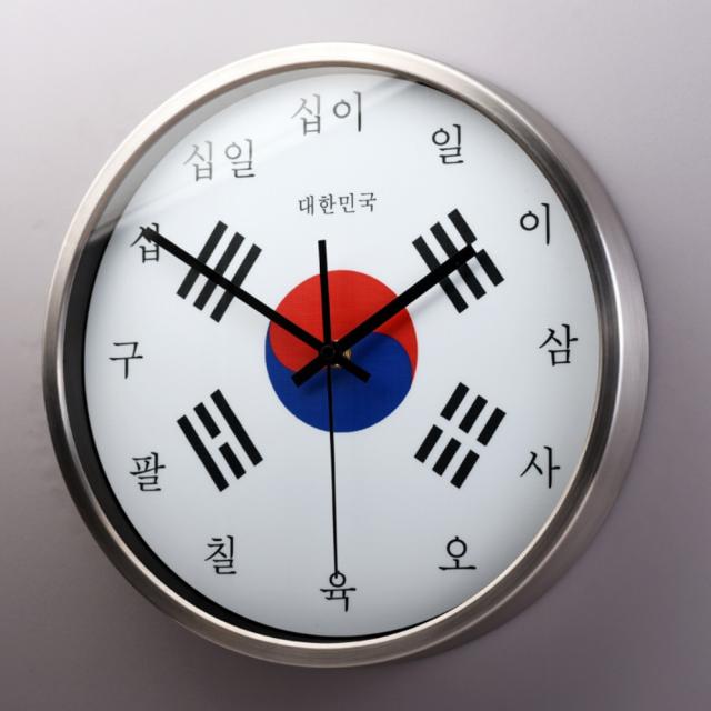 한글 태극기 벽 시계 애국자 용품 한글날 국뽕 아이템 대한민국 건곤감리, 14 인치 + 새로운 한국 실버 프레임