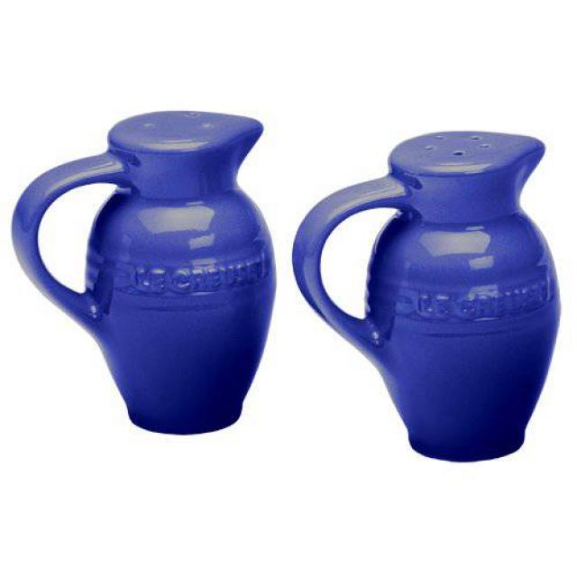 Le Creuset Stoneware 3-Ounce Salt and Pepper Shaker Set Cob/13260815, 상세내용참조