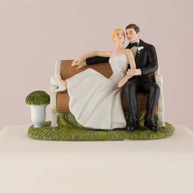 Weddingstar Sitting Pretty on a Park Bench Couple Figurine Weddingstar 공원 벤치에 꽤 앉아 커플 입상, 1