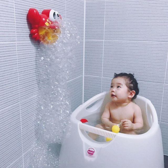 게 거품 물정도로 재밌는 벽면부착 욕실 물놀이 장난감, 전기 장난감은 물에 담가 씻을 수 없습니다