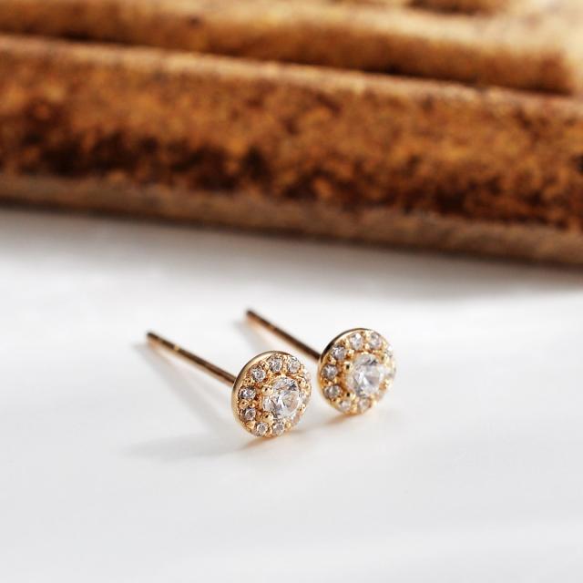 골드앤 14k 세련된 원형에 보석이 박힌 귀걸이