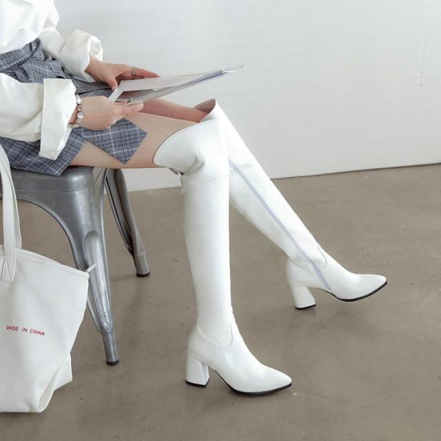 미들부츠 화이트색 아름다운다리 부츠 가을겨울 신제품 긴양말 오버니삭스 부츠날씬해보이는 사이드지퍼 통굽 미드힐 글레디에이터슈즈