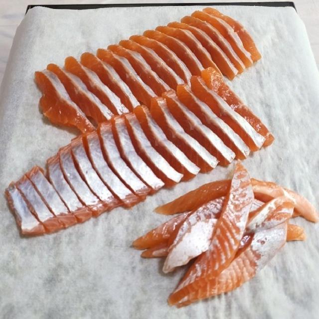 정선송어 1.3kg(순살400g)+매운탕(양념포함)300g 송어회, 1세트, 송어회1.3kg(순살400g)+매운탕(양념포함)300g